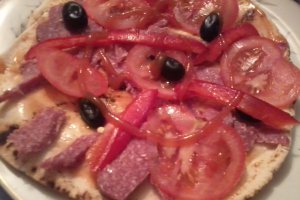 Pizza pe blat de lipie