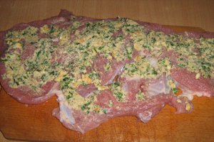 Friptura de vitel sub crusta cu cartofi la cuptor