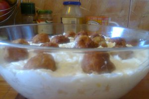 Ceapa cu maioneza si chiftele de porc