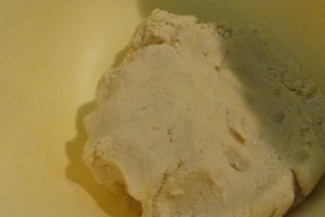 Tort cu crema de vin alb si mere caramelizate