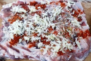 Rulada de porc cu carnat, si cartofi cu rozmarin