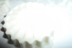 Duo mousse de ciocolata cu Miez de lapte si sos de capsuni