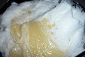 Duo mousse de ciocolata cu Miez de lapte si sos de capsuni