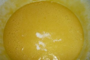 Duo mousse de ciocolata cu Miez de lapte si sos de capsuni