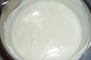 Duo mousse de ciocolata cu Miez de lapte si sos de capsuni