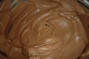 Duo mousse de ciocolata cu Miez de lapte si sos de capsuni