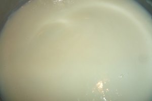 Duo mousse de ciocolata cu Miez de lapte si sos de capsuni