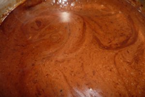 Duo mousse de ciocolata cu Miez de lapte si sos de capsuni