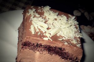 Desert prajitura cu crema ganache