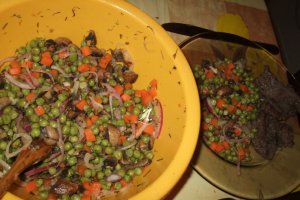 Salata de mazare -  cu vitel la gratar