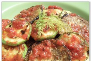 Legume la gratar in sos de rosii