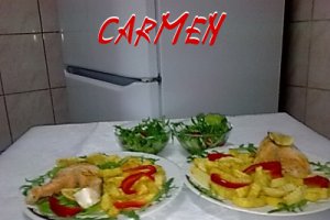 Somon cu cartofi prajiti si salata rucola.