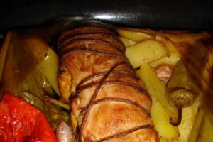 Rulada de curcan cu legume
