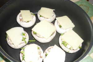 Ciuperci umplute, la tigaie