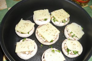 Ciuperci umplute, la tigaie