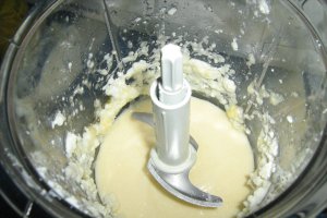 Tarta cu branza si capsuni