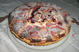 Tarta cu branza si capsuni