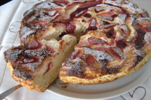 Tarta cu branza si capsuni