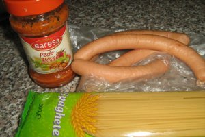 Crenvusti cu spaghete si pesto