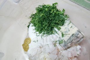 Rulada aperitiv cu branza albastra si sunca