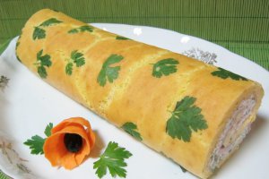 Rulada aperitiv cu branza albastra si sunca
