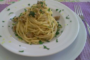 Spaghete cu ton si lamaie