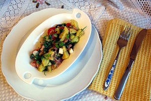 Salată de cartofi cu somon afumat și verdețuri aromate!