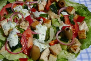 Salata de pui cu sos de iaurt