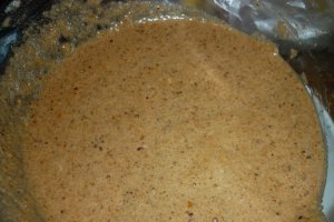 Tort cu alune, frisca, ciocolata si fructe de padure, fara faina