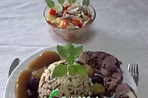 Medalion de rechin, cu orez salbatic si fructe.