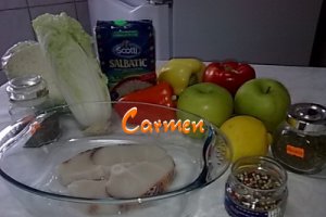 Medalion de rechin, cu orez salbatic si fructe.