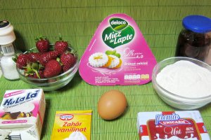Minitarte cu crema de capsuni, Miez de Lapte si frisca