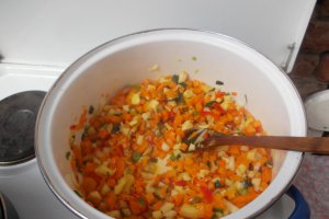 Ciorba de cartofi cu carne de porc si leustean
