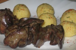 Ficatei de pui cu mamaliguta si usturoi