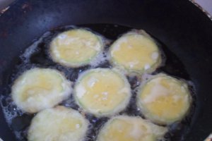 Dovlecei pane cu sos de smantana