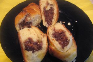 Cornuri pufoase de post cu gem si nuca