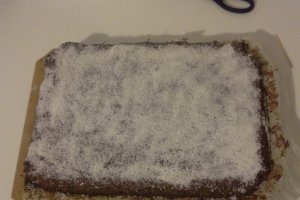 Negresa cu glazura de ciocolata si nuca de cocos