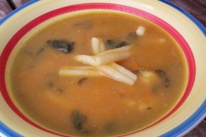 Supa-crema de legume cu spanac si paste