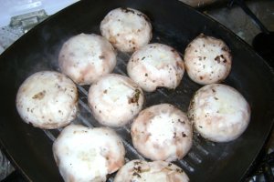Pilaf de orez si ciuperci la gratar