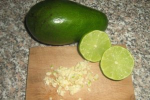 Salata de avocado
