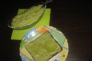 Salata de avocado