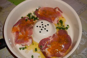 Ceafa de porc cu curcuma si capere