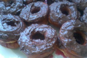 Doughnuts cu glazura de budinca