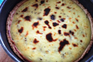 Pasca cu branza de vaci si ciocolata.