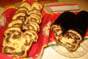 Cozonac cu umplutura mixta, imbracat in ciocolata