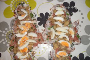 Rulada din carne de porc umpluta cu ou si ciuperci