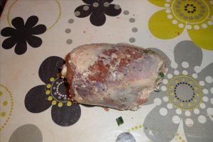 Rulada din carne de porc umpluta cu ou si ciuperci