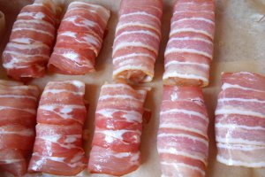 Rulouri de pui cu bacon