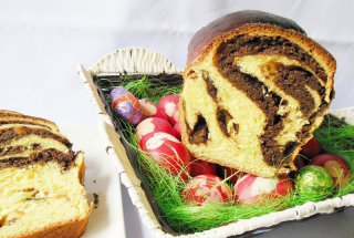 Cozonac cu nuca, fructe confiate si ciocolata