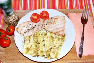 Dovlecel cu piept de pui la gratar